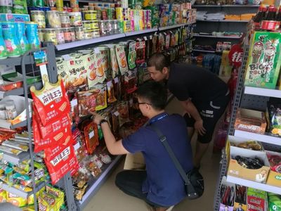 加强校园周边食品安全监管,不让劣质零食“馋”住孩子